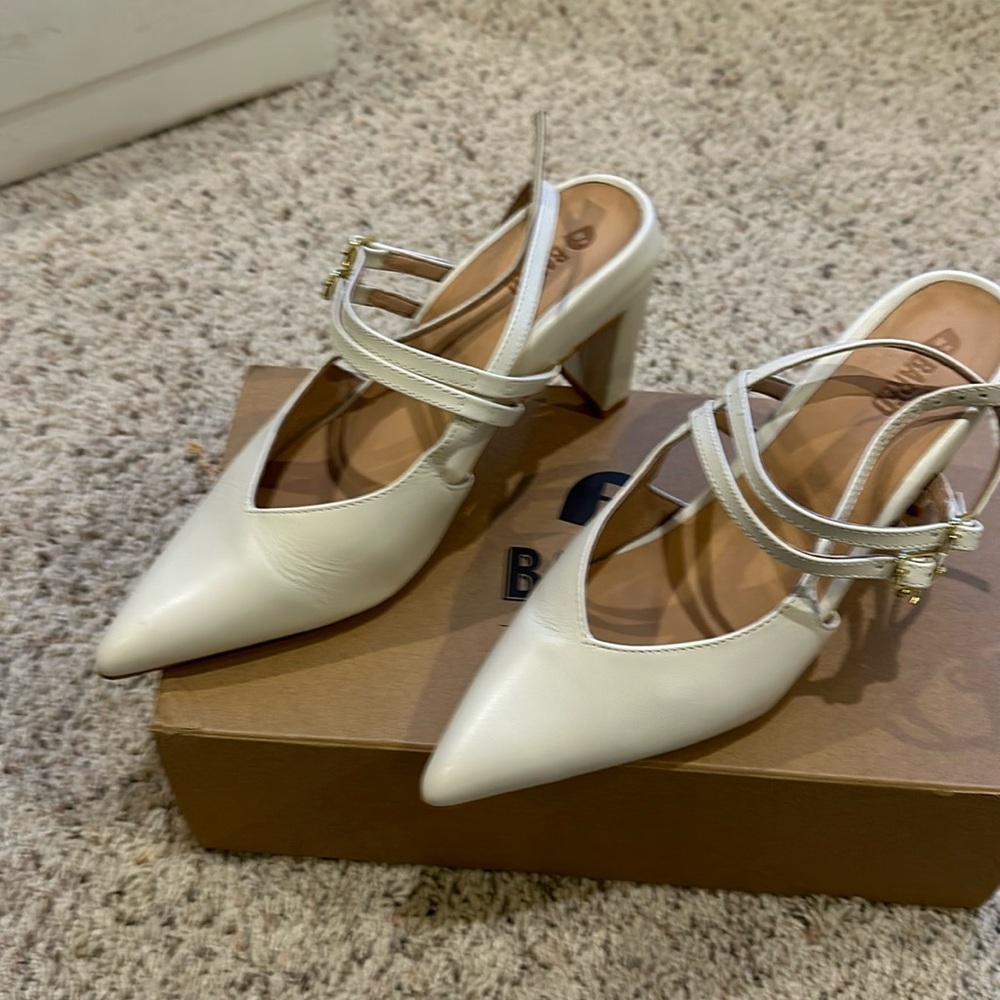 Bared footwear Ecru sandal